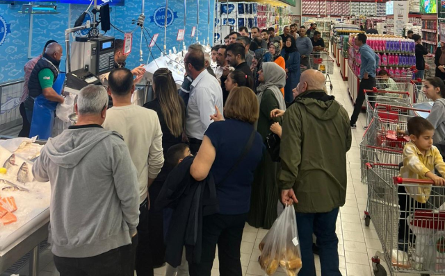Beylikdüzü'nde Zincir Markette Büyük İndirim: Hamsinin Kilosu 50 Liraya Düştü Beylikdüzü'nde Zincir Markette Büyük İndirim: Hamsinin Kilosu 50 Liraya Düştü