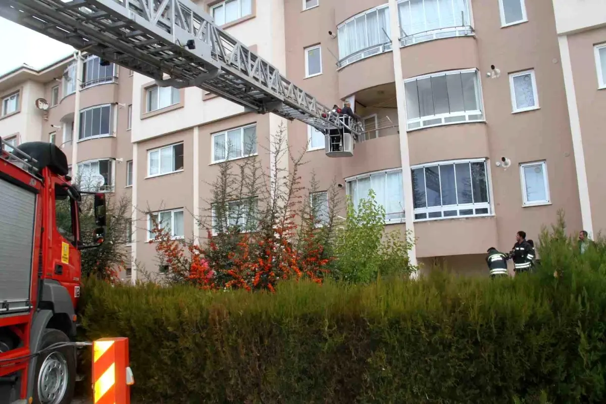 Beyşehir\'de Apartman Yangını Panik Yarattı