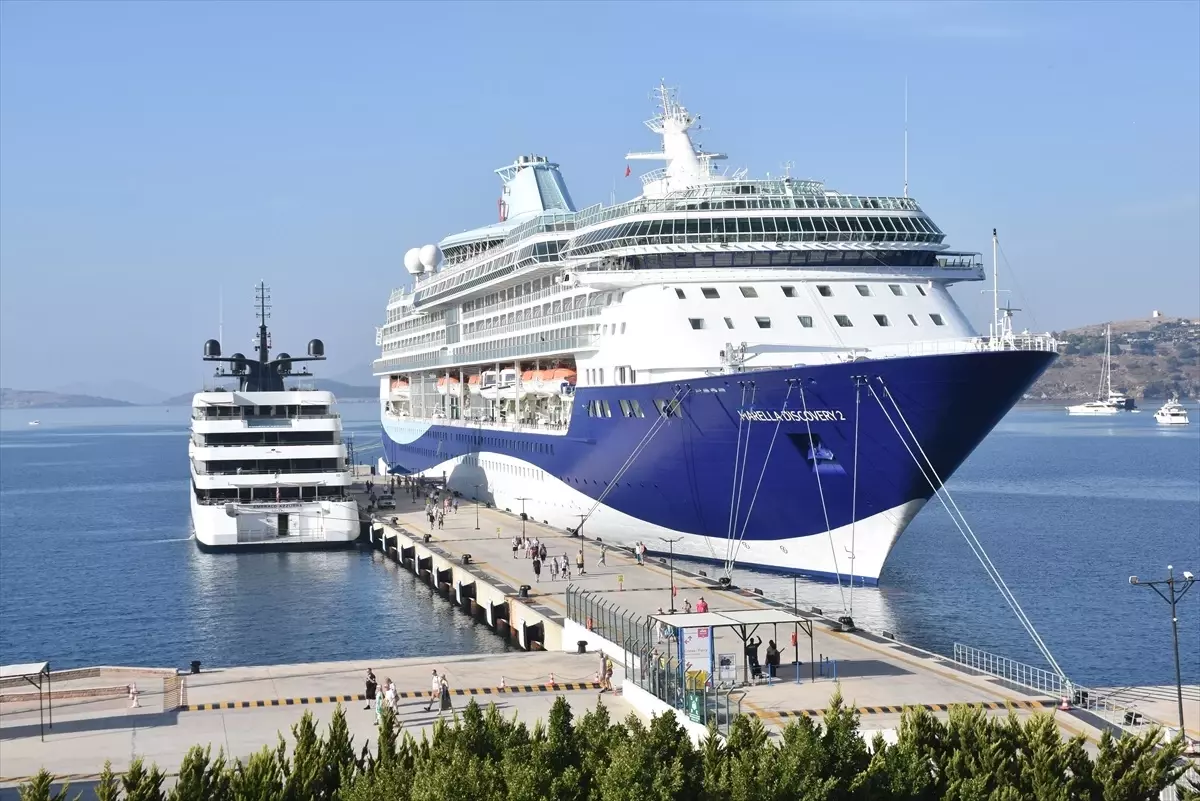 Bodrum\'a İki Kruvaziyer Gemisi Geldi