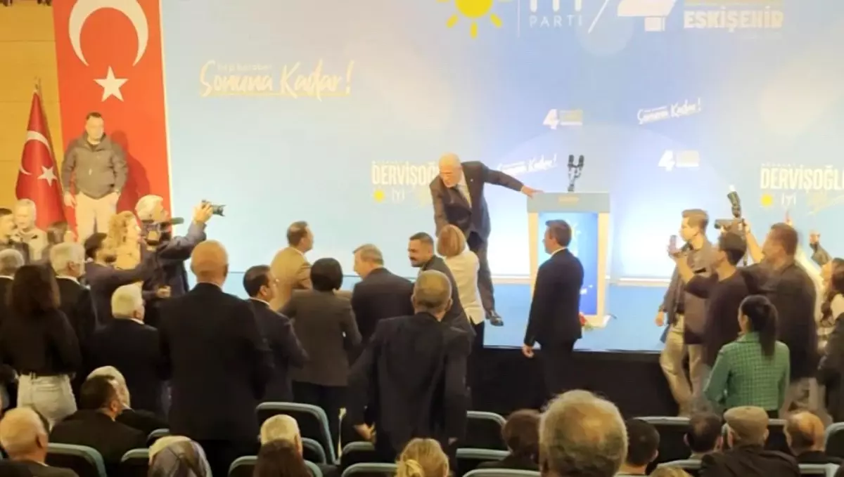 İYİ Parti Kongresinde Gergin Anlar: Belediye Başkanı Salonu Terk Etti