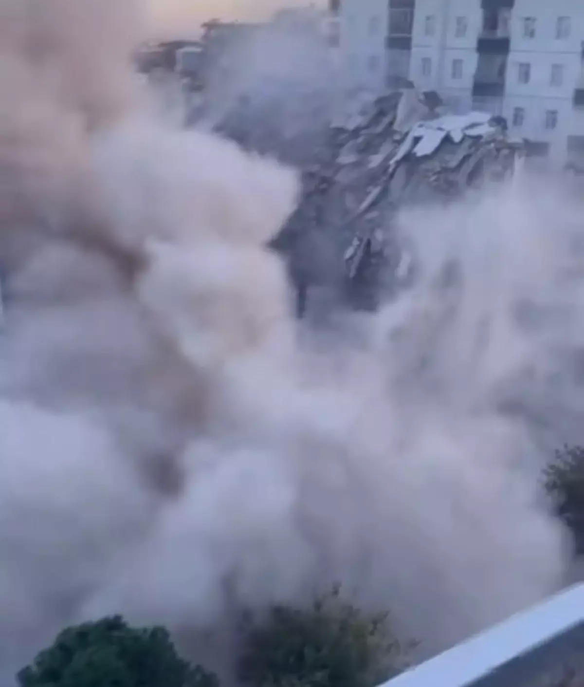 Diyarbakır\'da Yıkım Sırasında Bina Çöktü