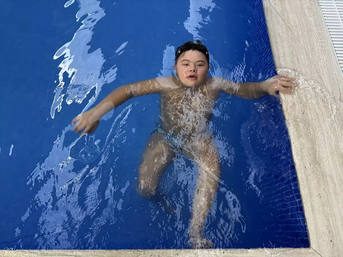 Kayra\'nın Yüzme Serüveni Umut Veriyor