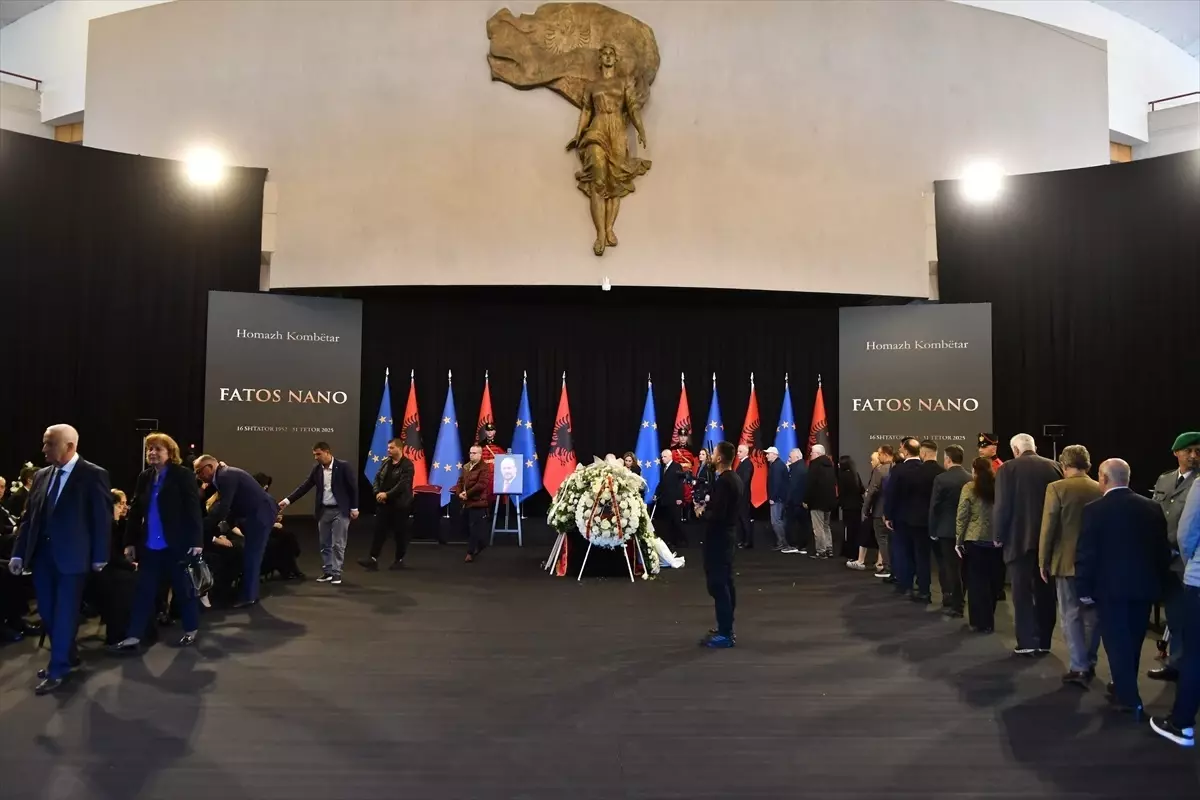 Eski Başbakan Fatos Nano\'nun Cenazesi Tiran\'da