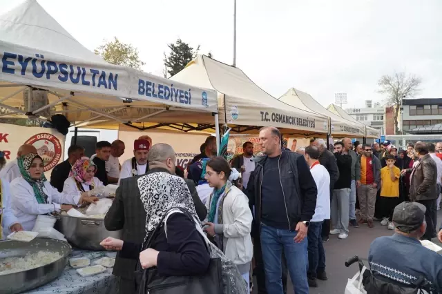 Görüntü İstanbul'dan! Bedava olduğunu duyan kuyruğa girdi Görüntü İstanbul'dan! Bedava olduğunu duyan kuyruğa girdi