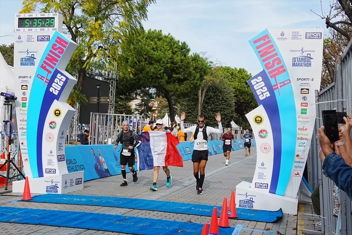 Fransa\'nın Ankara Büyükelçisi Isabelle Dumont, 47. İstanbul Maratonu\'na katıldı