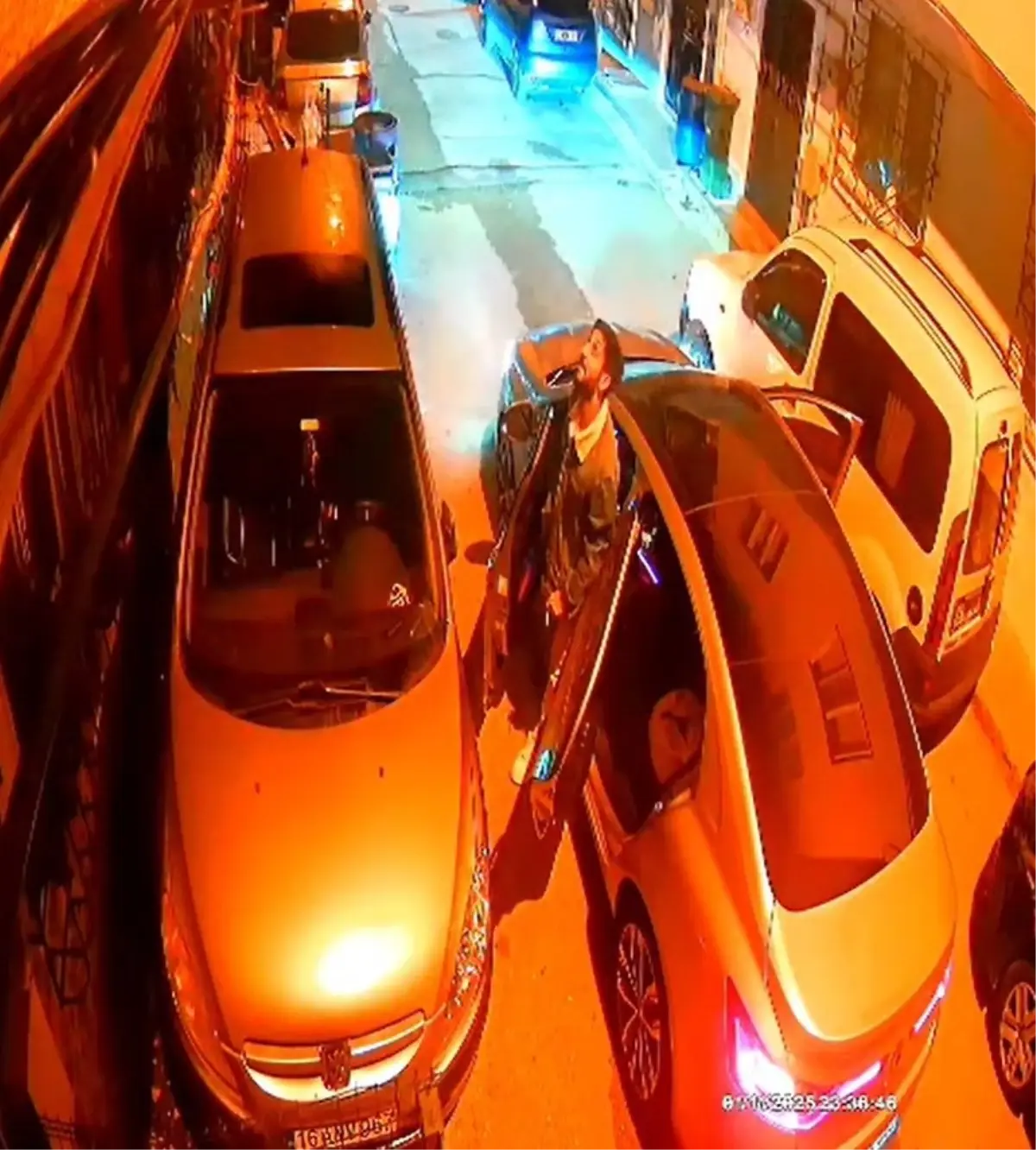 Sokak ortasında havai fişek terörü! O anlar kameralarda