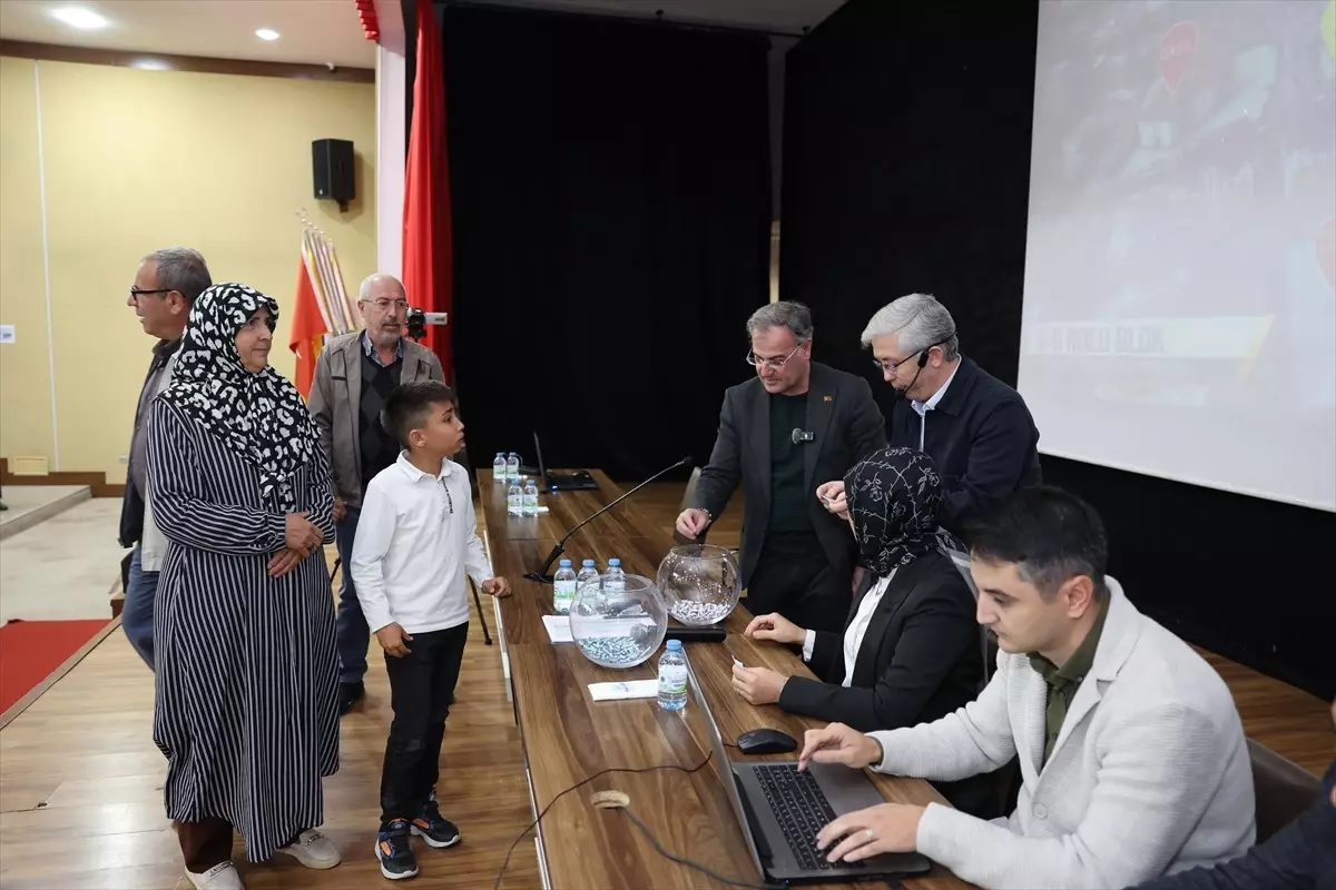 Hacılar\'da Kentsel Dönüşüm Kura Çekimi Yapıldı