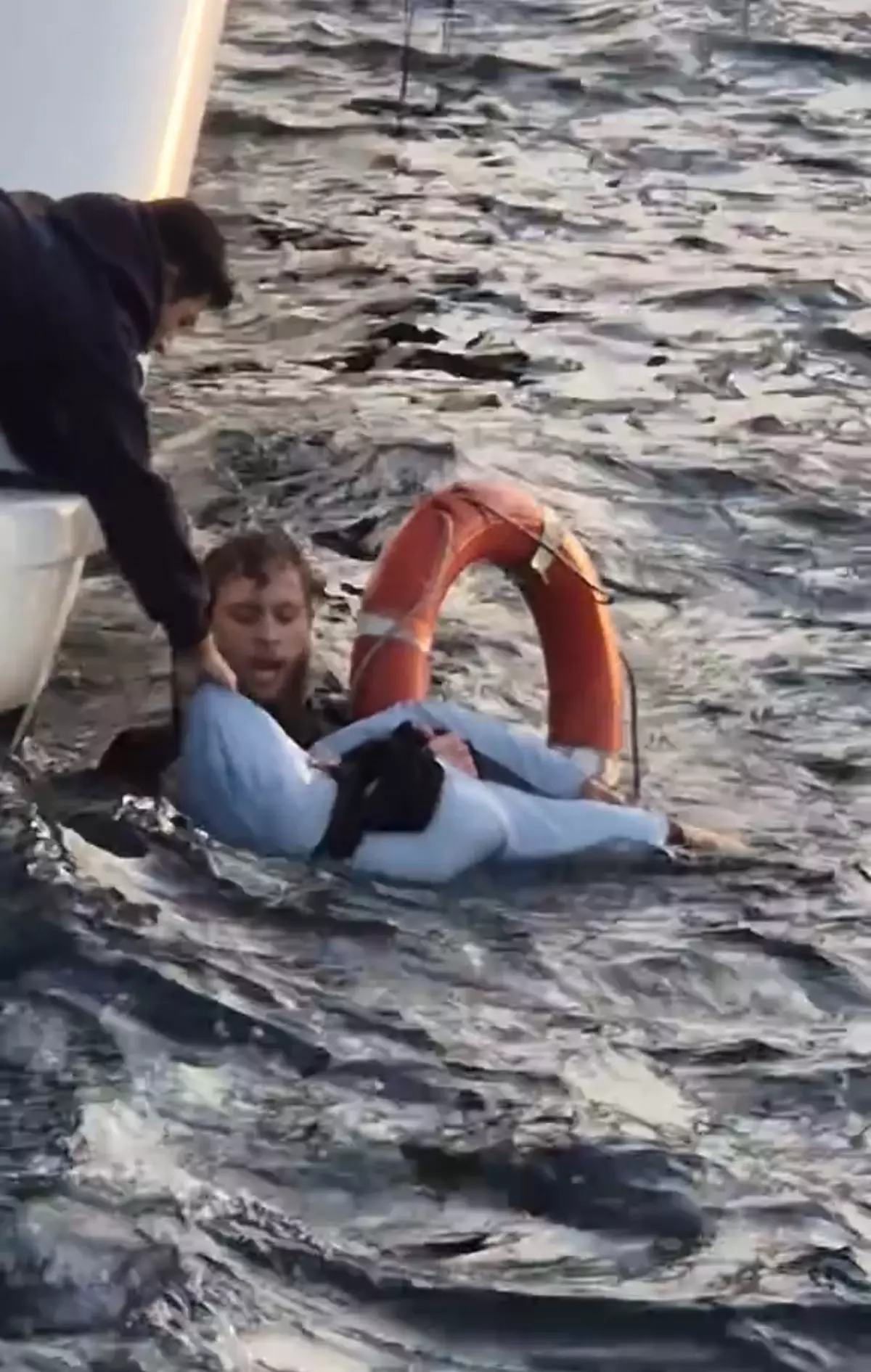 İstanbul Boğazı\'nda denize düşen kadın kurtarıldı