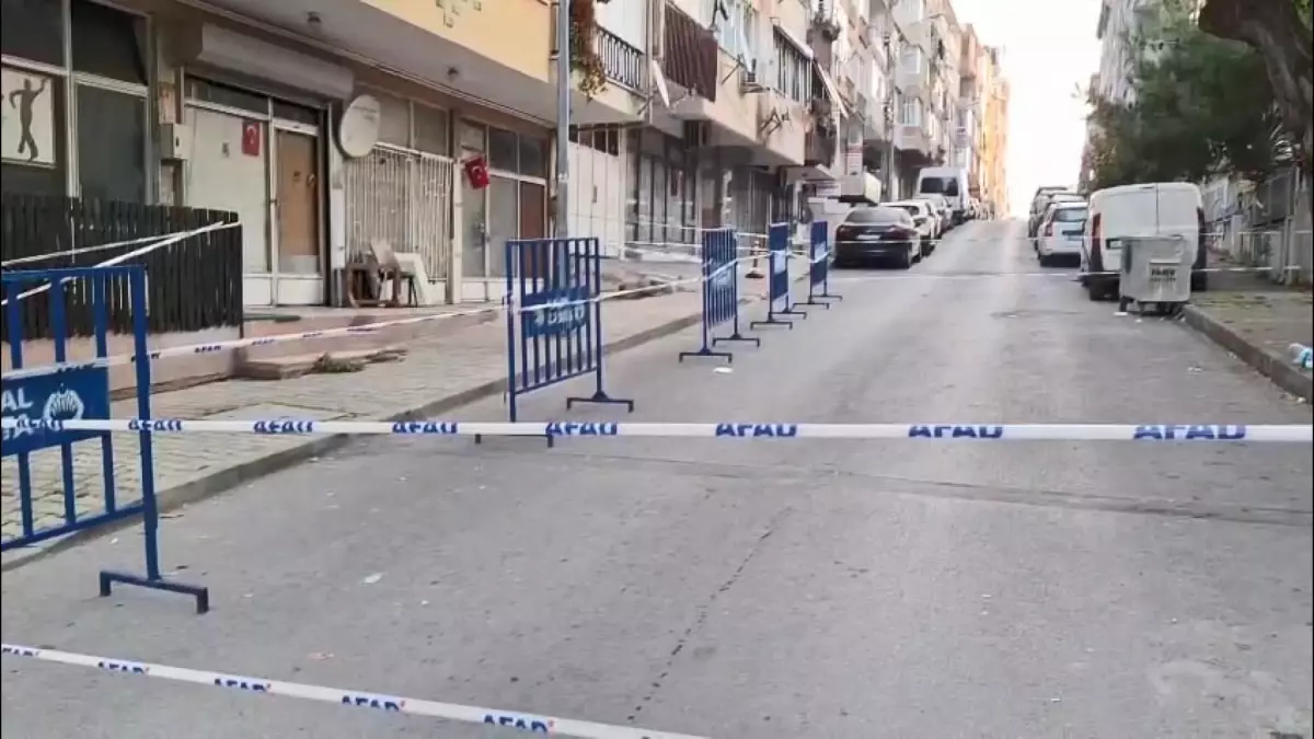 İstanbul\'da kolonda çatlak paniği! 17 dairelik apartman boşaltıldı