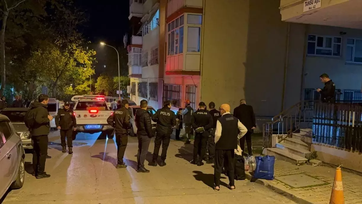 Kartal\'da Çatlak Kolonlu Bina Tahliye Edildi