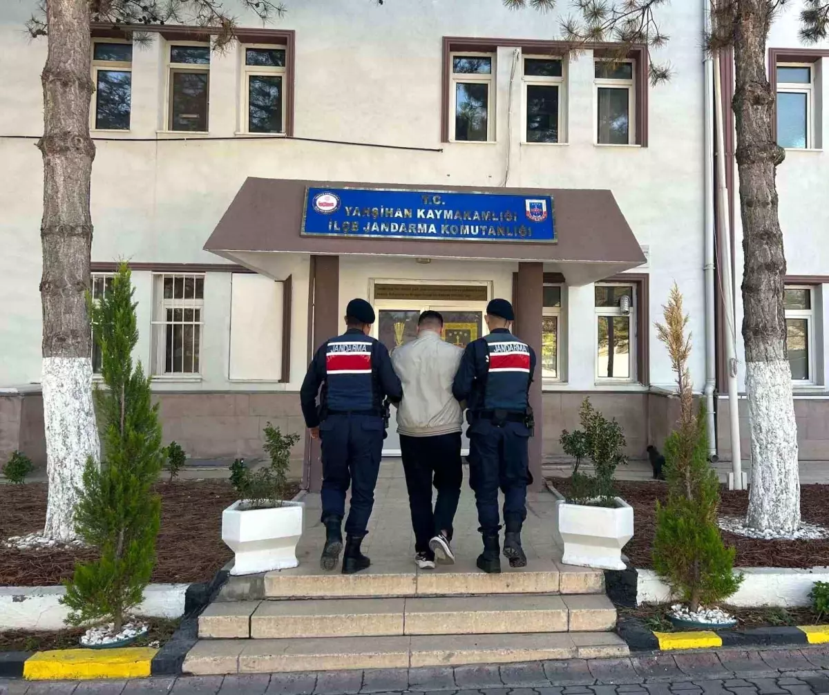 Hırsızlıkla Aranan Şahıs Kırıkkale\'de Yakalandı