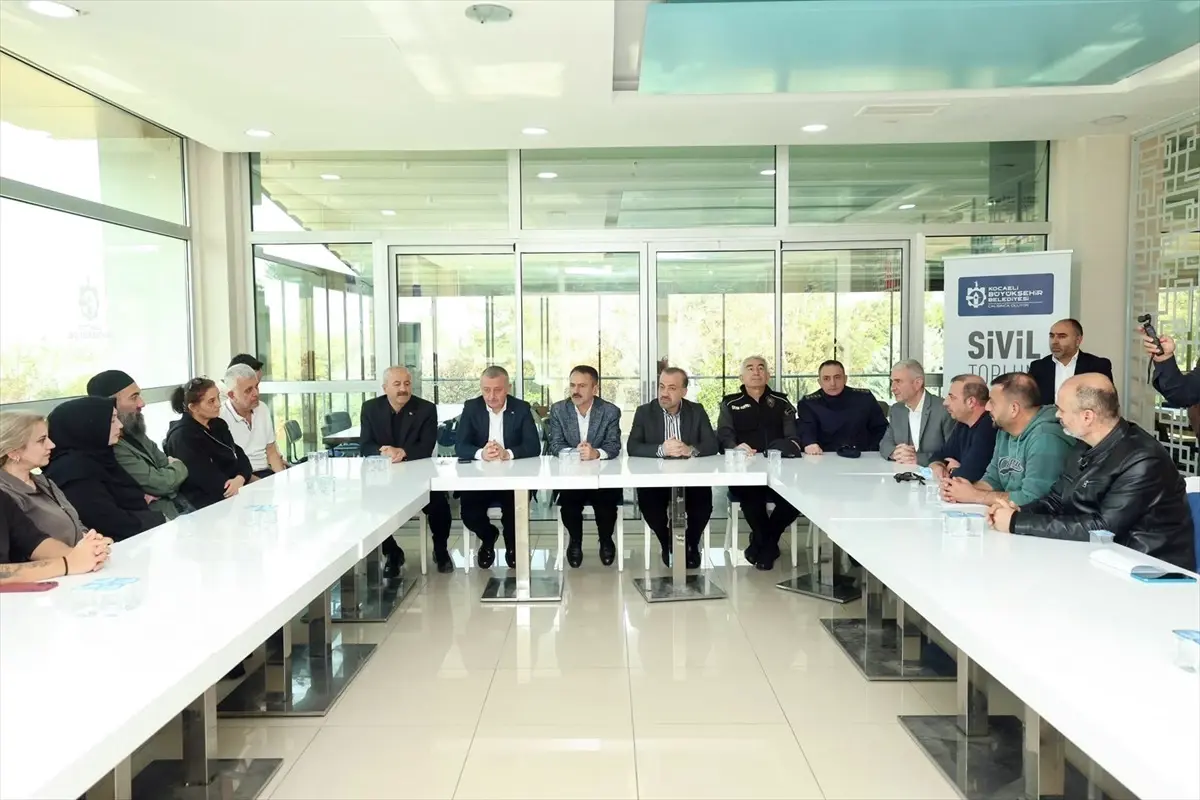 Gebze\'de Çöken Bina Enkazı Kaldırılıyor