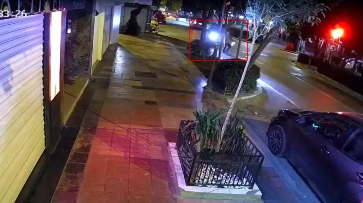 İzmir\'de Motosiklet Kazası: Bir Kişi Hayatını Kaybetti