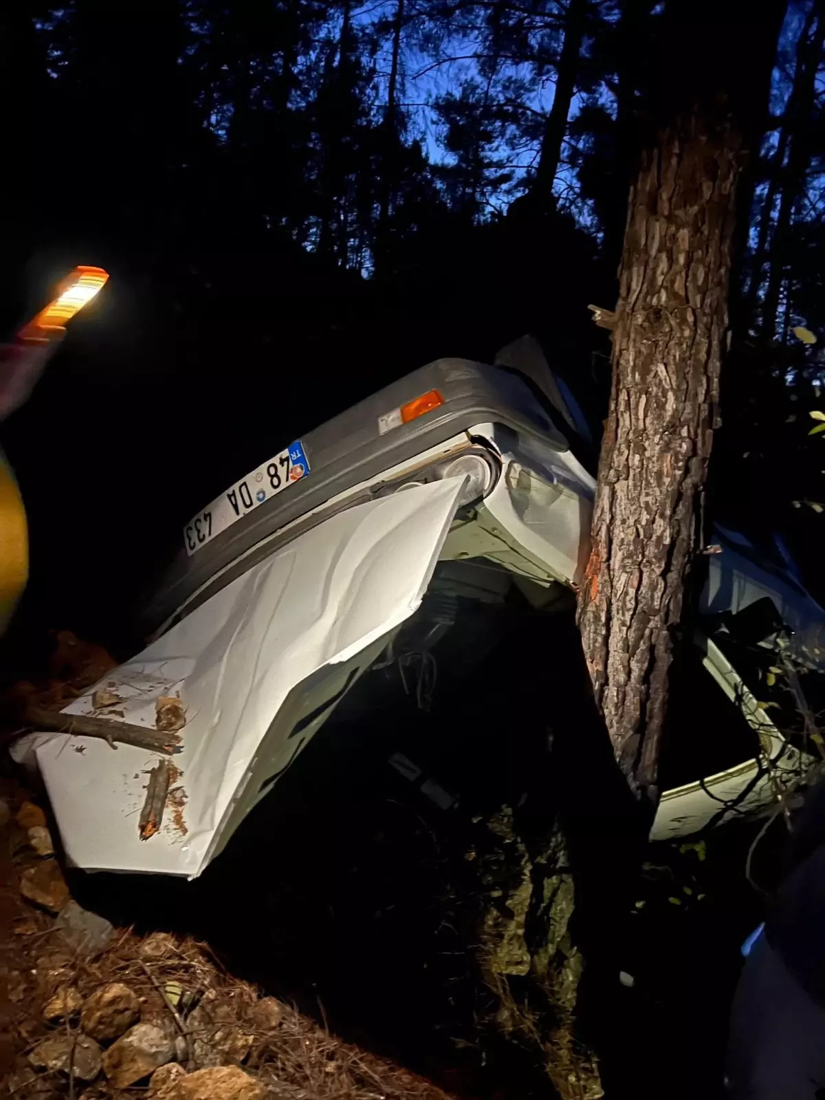 Muğla\'da Uçuruma Yuvarlanan Araçta 2 Yaralı