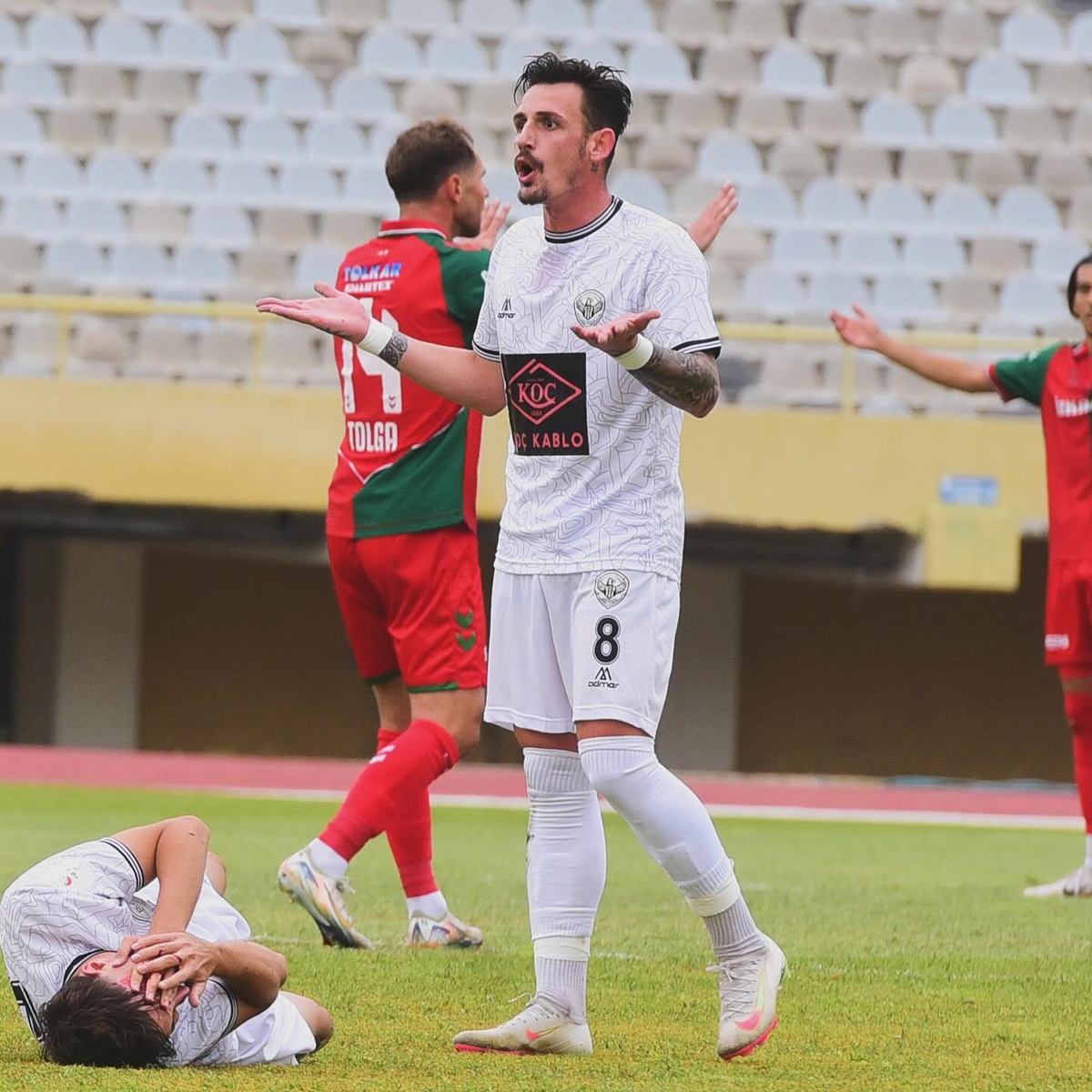 Nazillispor\'da Ayrılıklar Başladı