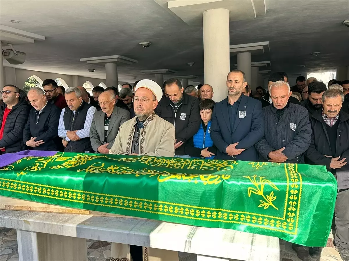 Kamyonet Çarpmasıyla Hayatını Kaybeden Sağlık Çalışanı Nazmiye Demirel Son Yolculuğuna Uğurlandı