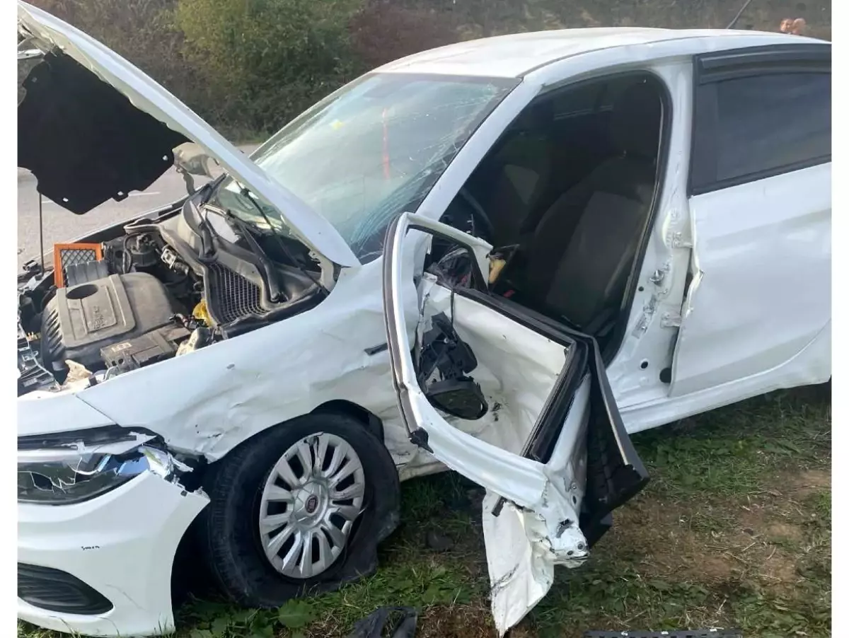 Sakarya\'da Trafik Kazası: 5 Yaralı