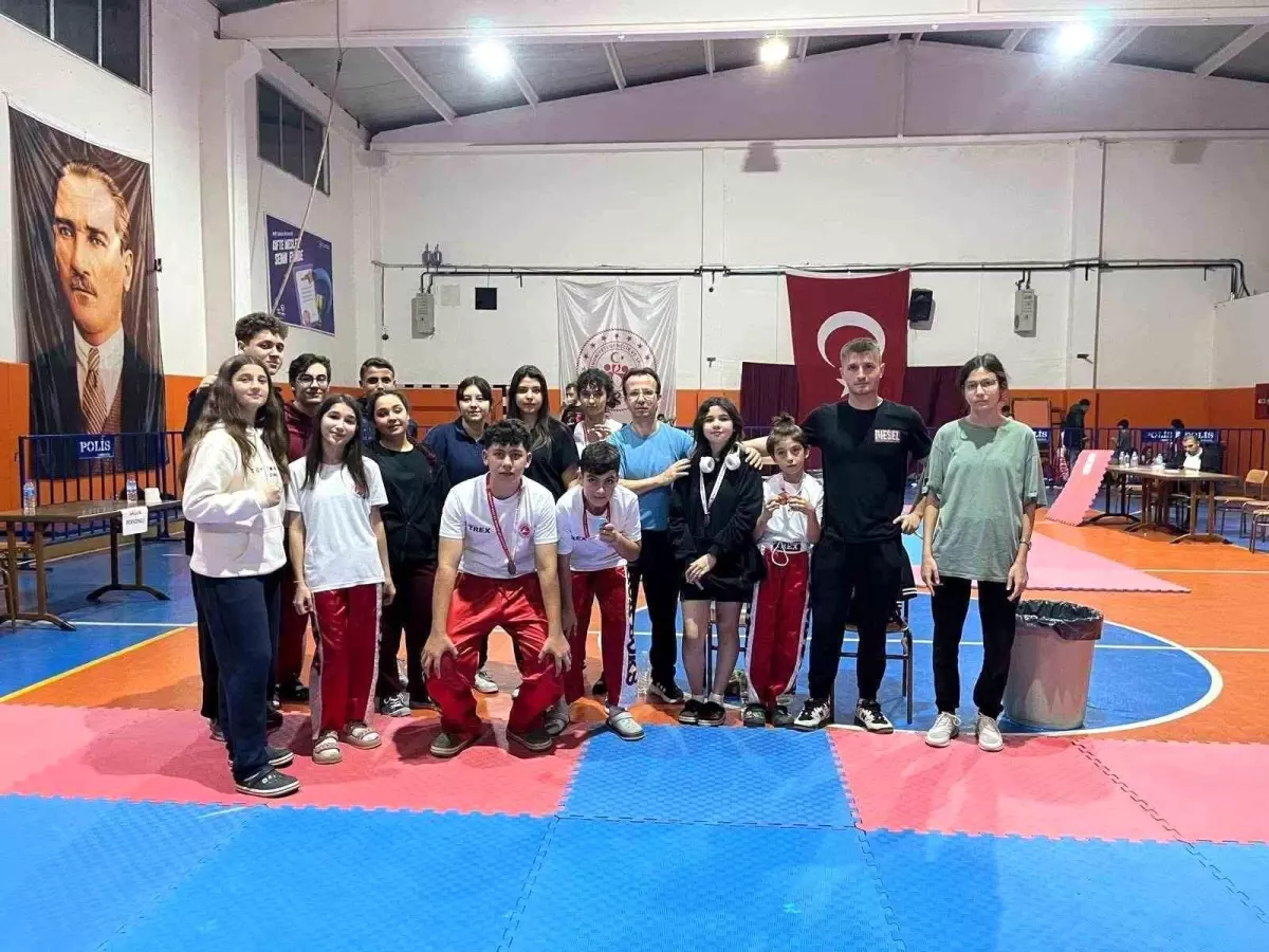 Sarıgöl\'de Kick Boks Müsabakaları Düzenlendi