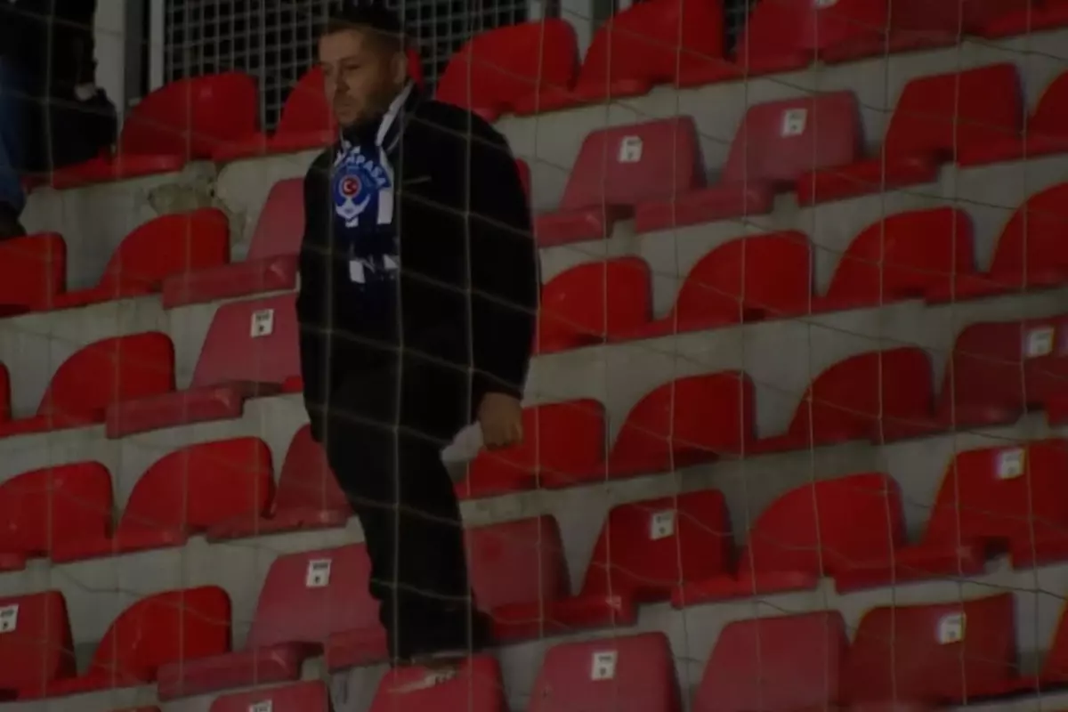 Süper Lig\'de ilginç an: Takımını tribünde tek başına destekledi