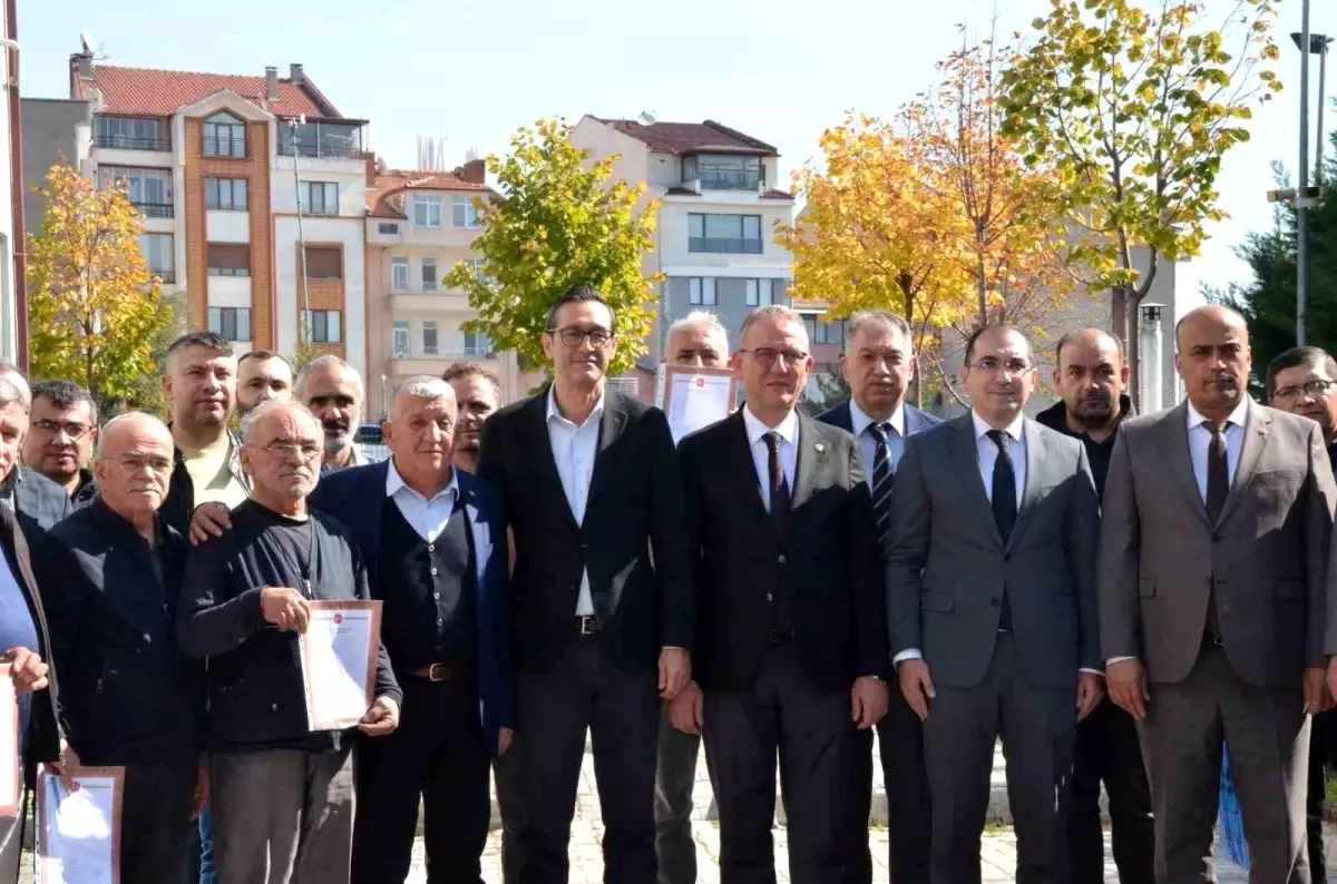 Tavşanlı\'da Sanayi Esnafına Tapu Dağıtım Töreni Düzenlendi