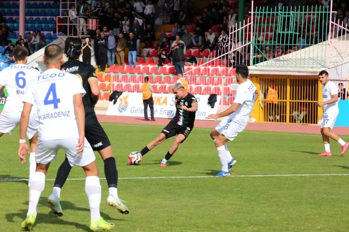 Isparta 32 Spor, Ankara Demirspor\'u 4-0 Yendi