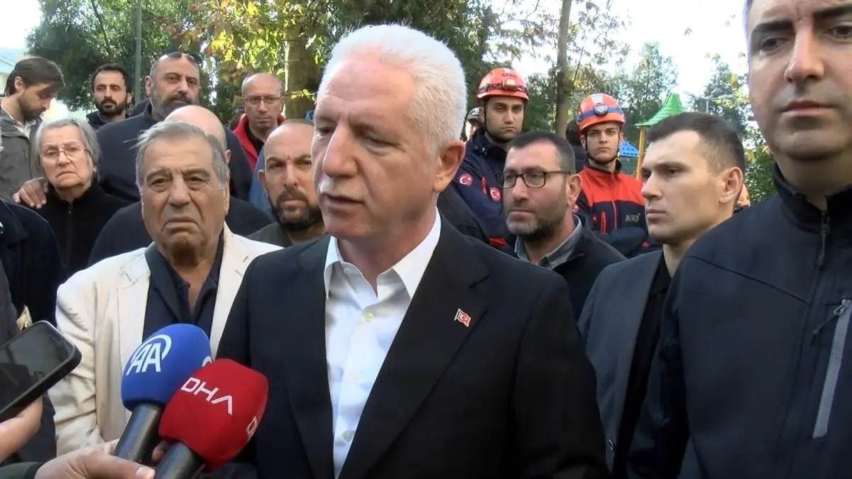 Kartal\'da Çatlak Bina Mühürlendi