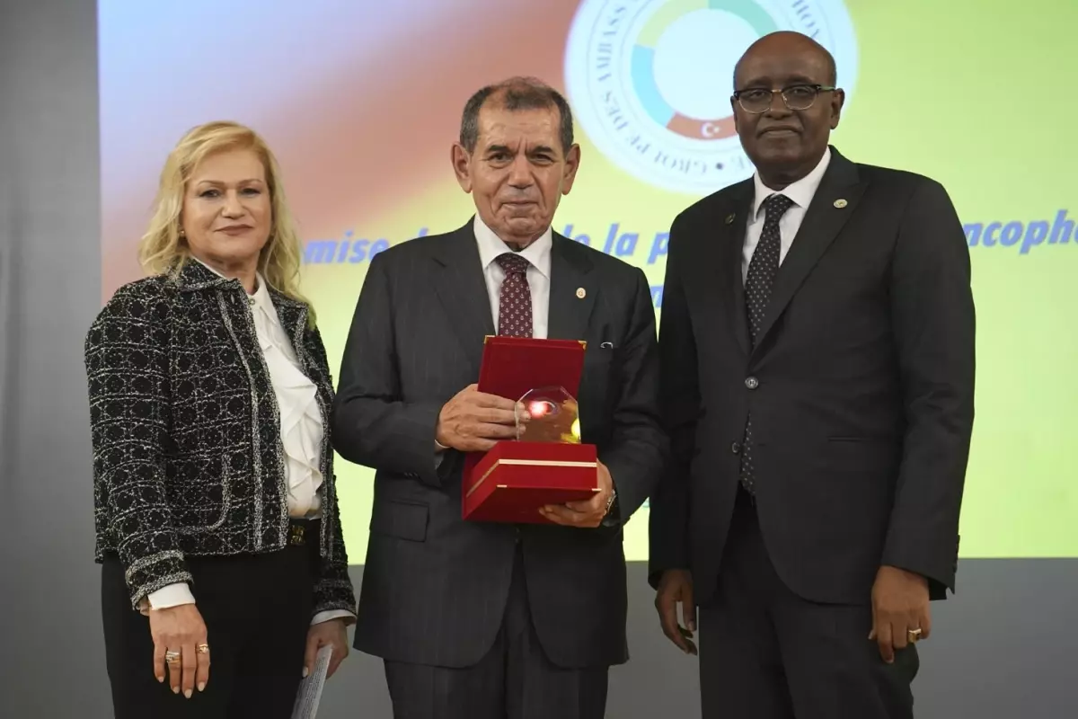 2025 Yılının Frankofon Kişiliği Ödülü Dursun Özbek\'e verildi