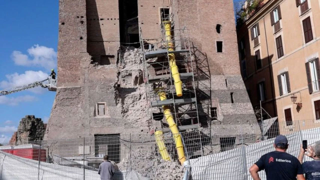 800 yıldır ayaktaydı! Restorasyonu yapılan tarihi kule çöktü 800 yıldır ayaktaydı! Restorasyonu yapılan tarihi kule çöktü