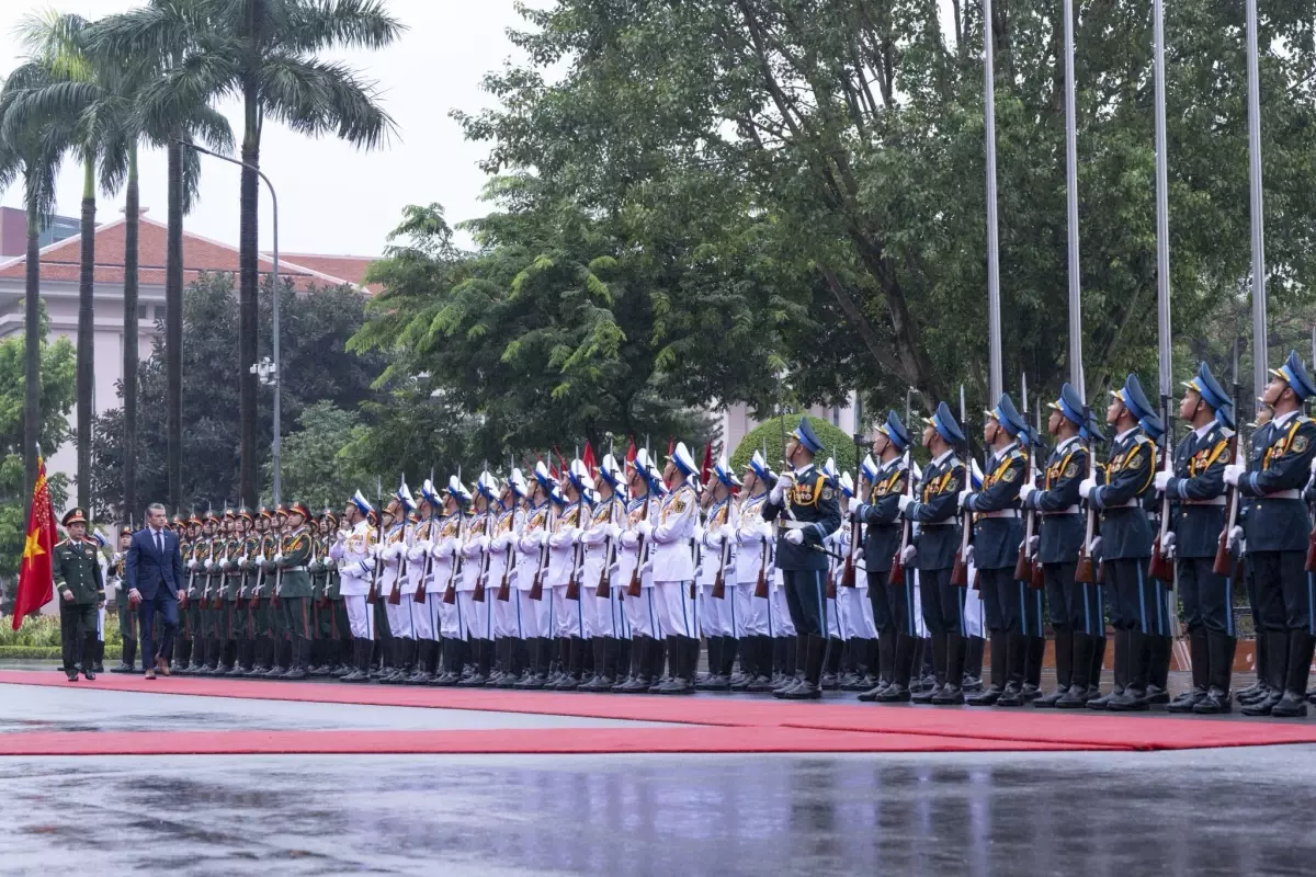 ABD Savunma Bakanı Vietnam Ziyaretini Tamamladı