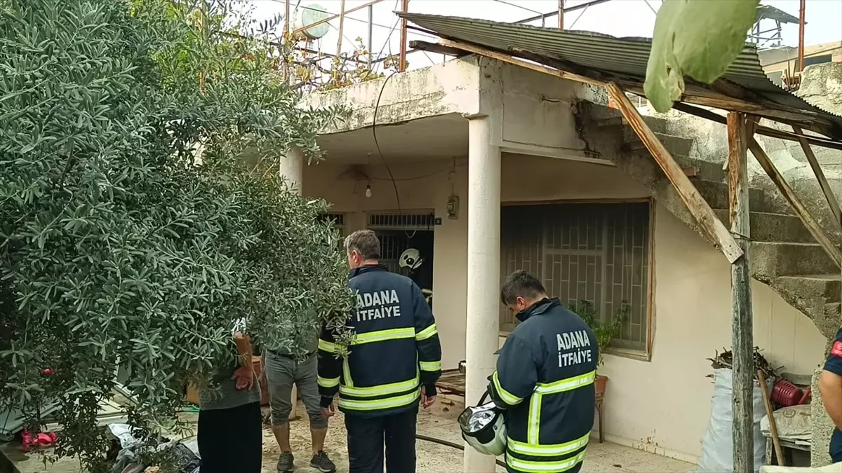 Kozan\'da Yangın: Anne ve Kızı Hastaneye Kaldırıldı