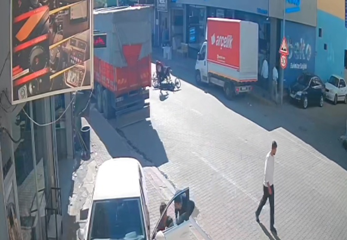 Adana\'da İki Motosiklet Kazası: 5 Yaralı