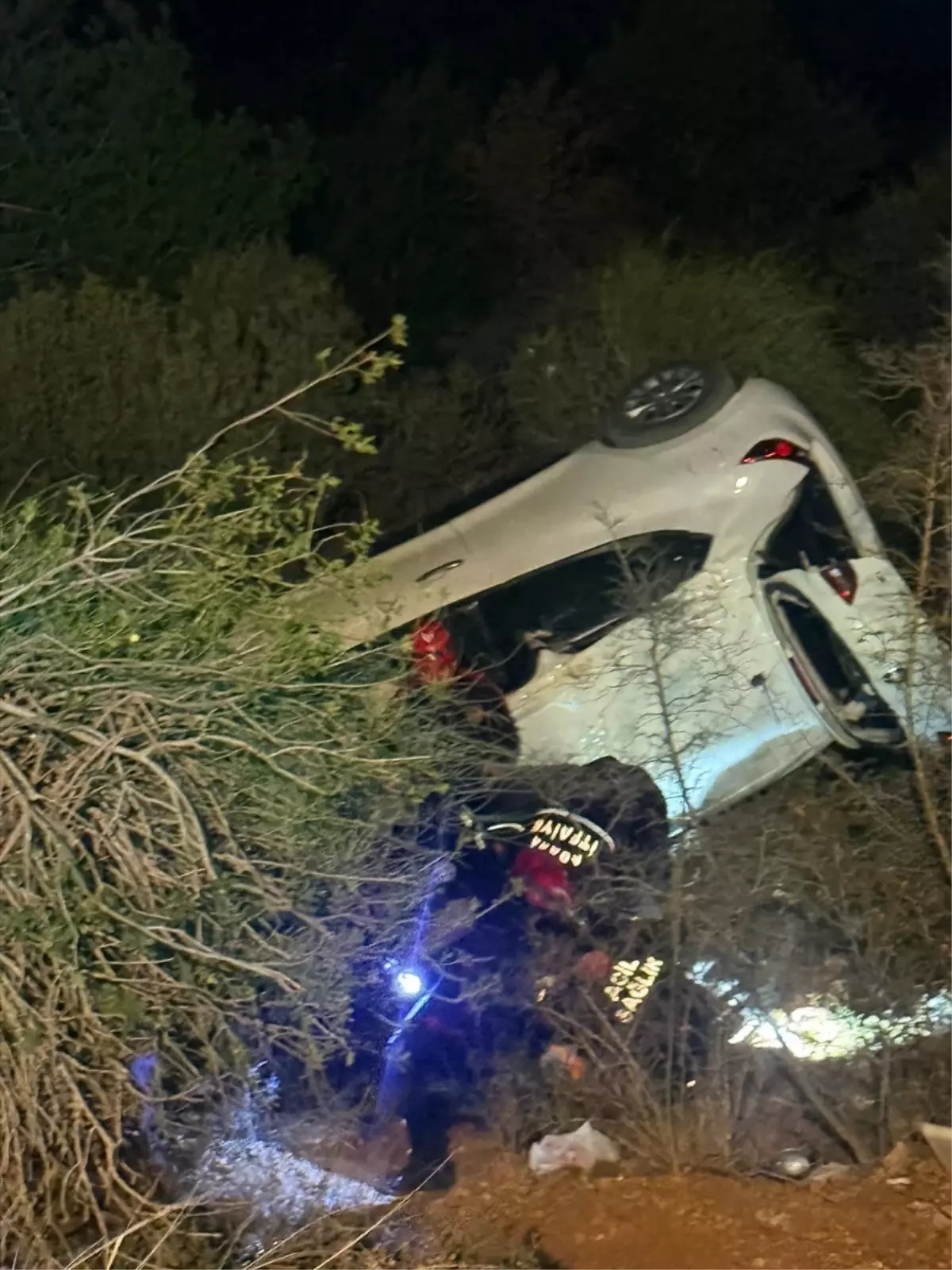 Adana\'da Uçuruma Yuvarlanan Araçta Sürücü Yaralandı