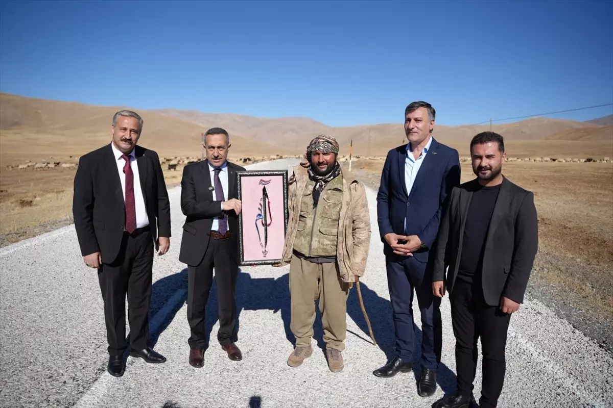 AK Parti Gürpınar\'da Mahalle Ziyaretleri