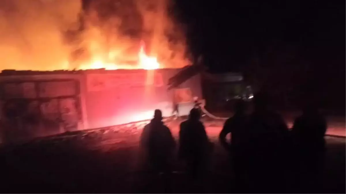 Amasya\'da Soğan Deposunda Yangın