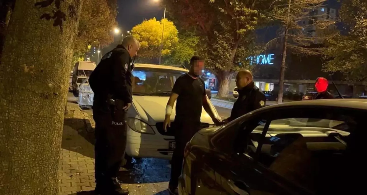 Kayseri\'de Annesinden Para Alamayan Şahıs Bıçakla Kendine Zarar Vermeye Kalkıştı