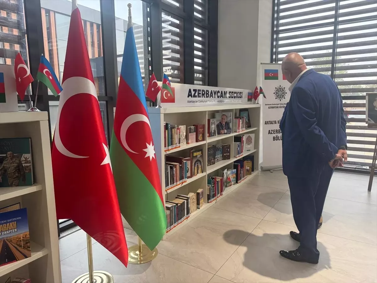 Antalya Kütüphanesi\'nde Azerbaycan Seçkisi