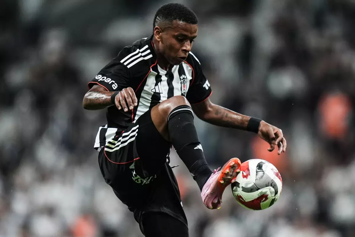 Beşiktaş\'ın eski oyuncusu Kenny Arroyo, derbi sonrası Siyah-beyazlı taraftarı çıldırttı