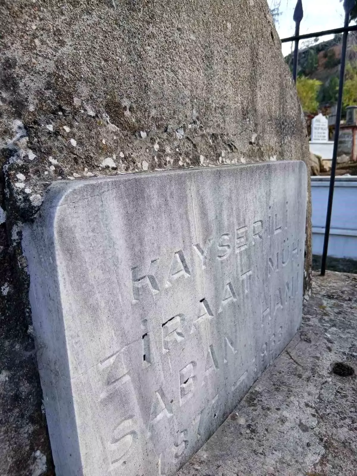 Behçet Kemal Çağlar\'ın Babası Mezarında Bulundu