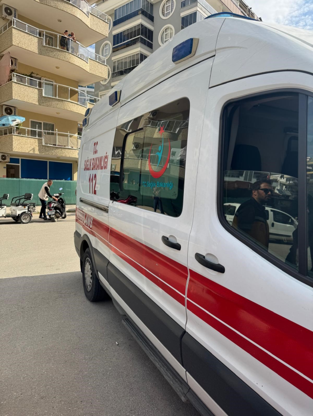 Boşanma aşamasındaki kocasını bıçakladı Boşanma aşamasındaki kocasını bıçakladı