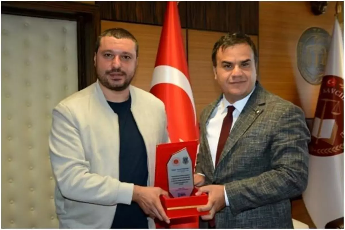 Muhtarlara Plaket Takdimi