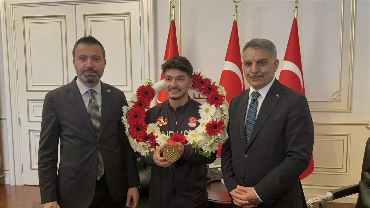 Yozgat, Şampiyon Halterciyi Karşıladı