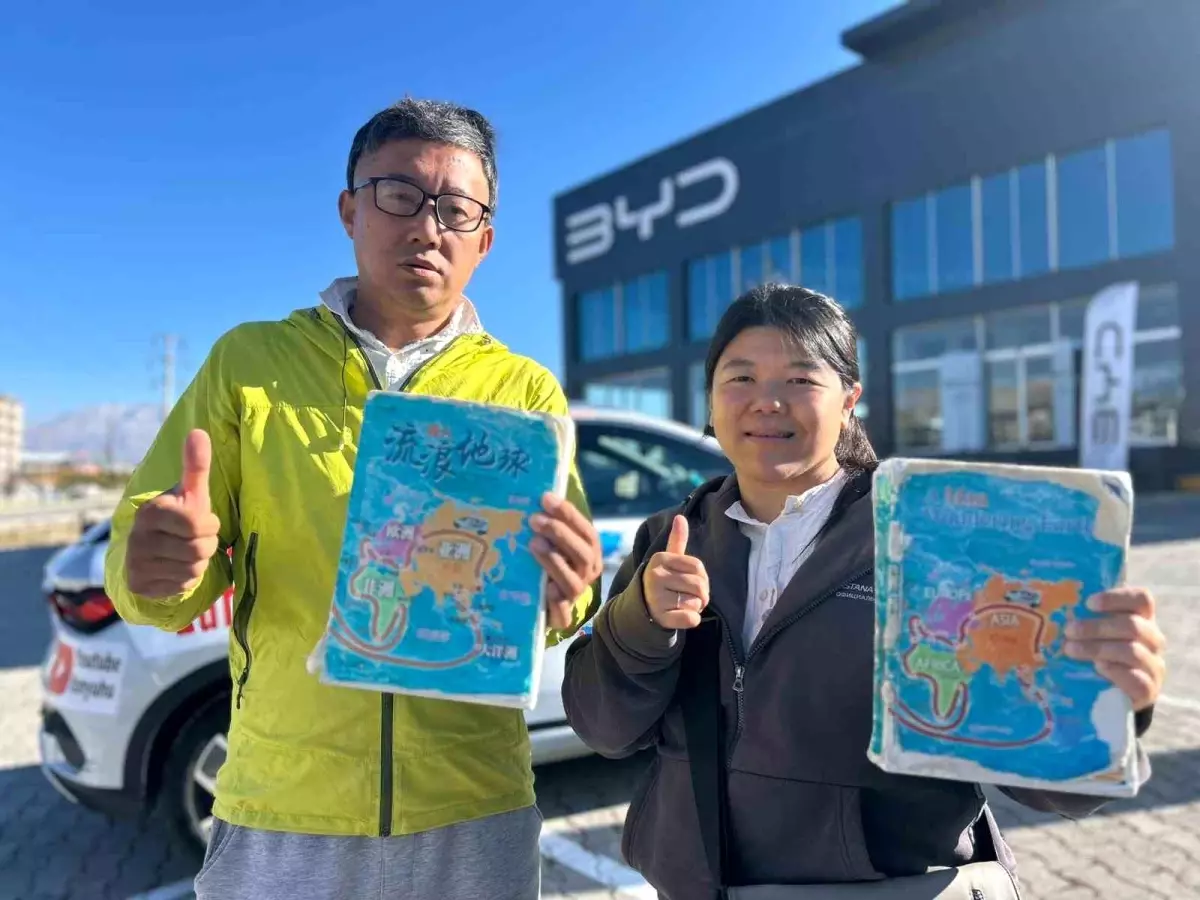 Çinli çift elektrikli araçla Van\'da