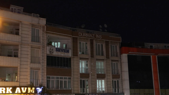 Esenyurt'ta eski kiracı ev sahibini bıçakla yaraladı^ Esenyurt'ta eski kiracı ev sahibini bıçakla yaraladı^