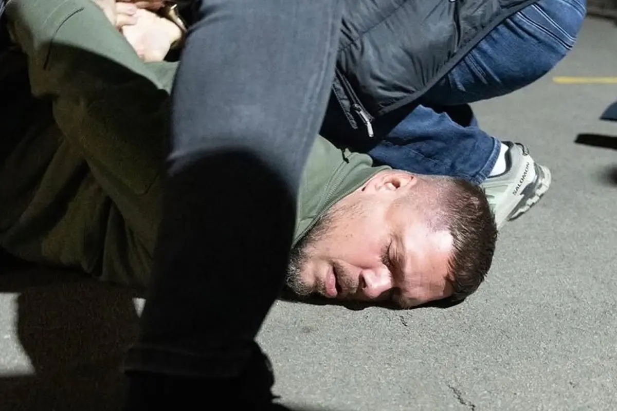 Ters kelepçe taktılar! Fenerbahçe ve Beşiktaş\'ın eski yıldızı tutuklandı 