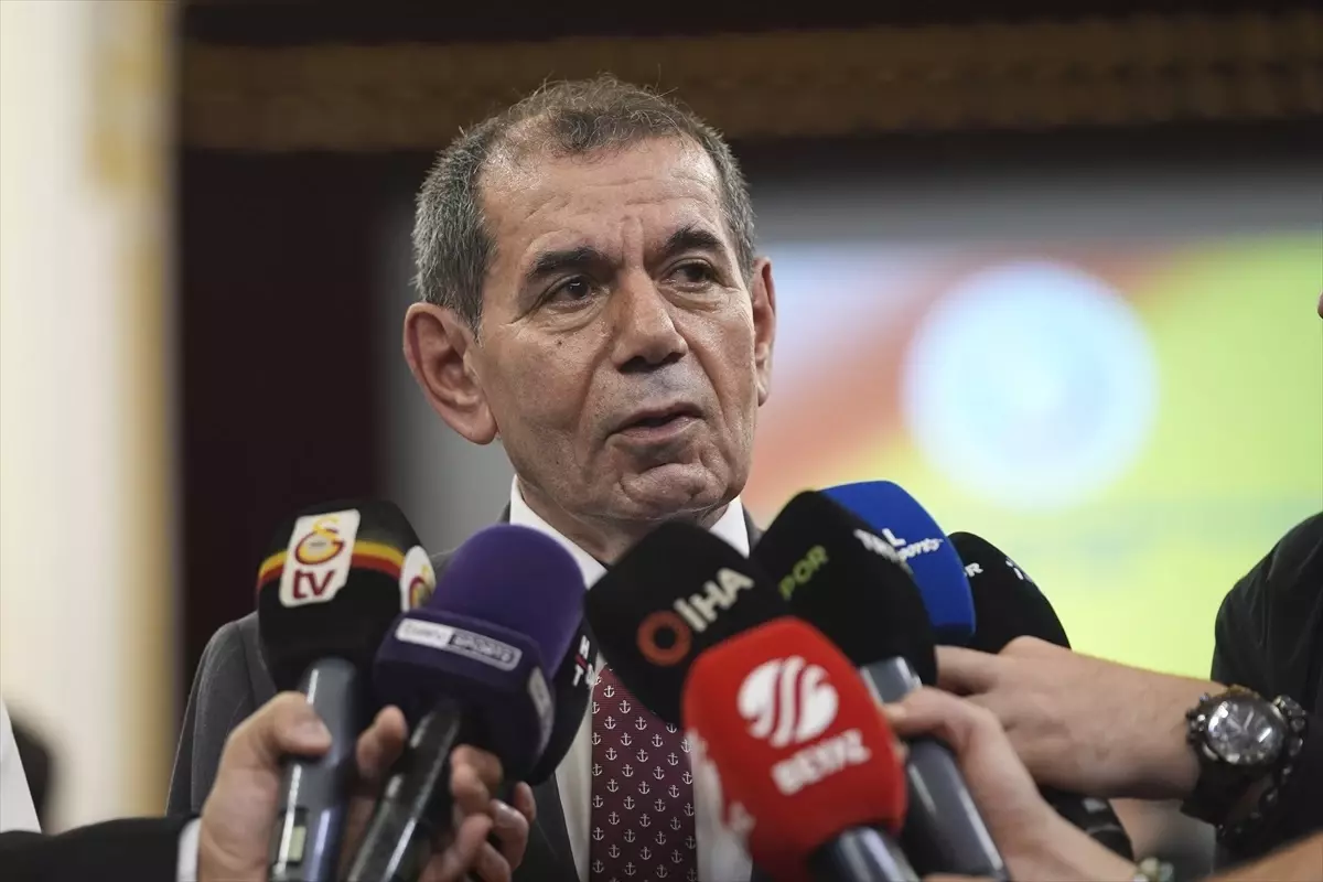 Dursun Özbek\'e Frankofon Ödülü