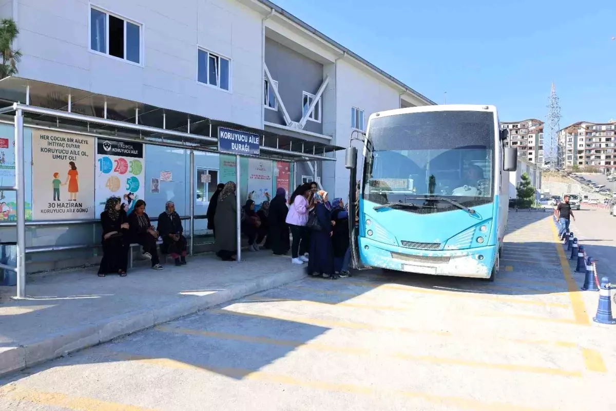 Hatay\'da Kırsal Ulaşım İçin 200 Yeni Durak Montajı