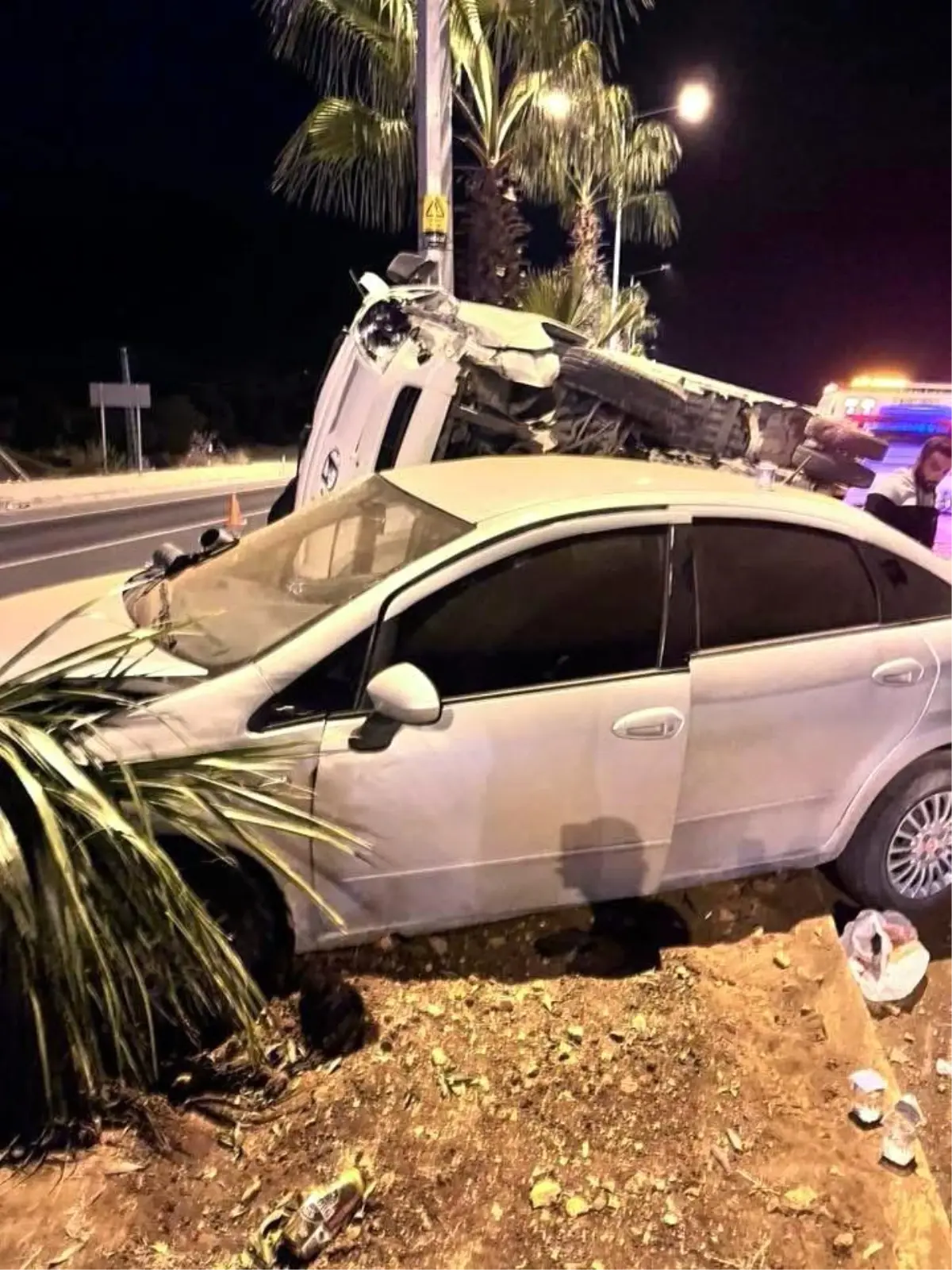 Mersin\'de Otomobil-Kamyonet Kazası: 4 Yaralı