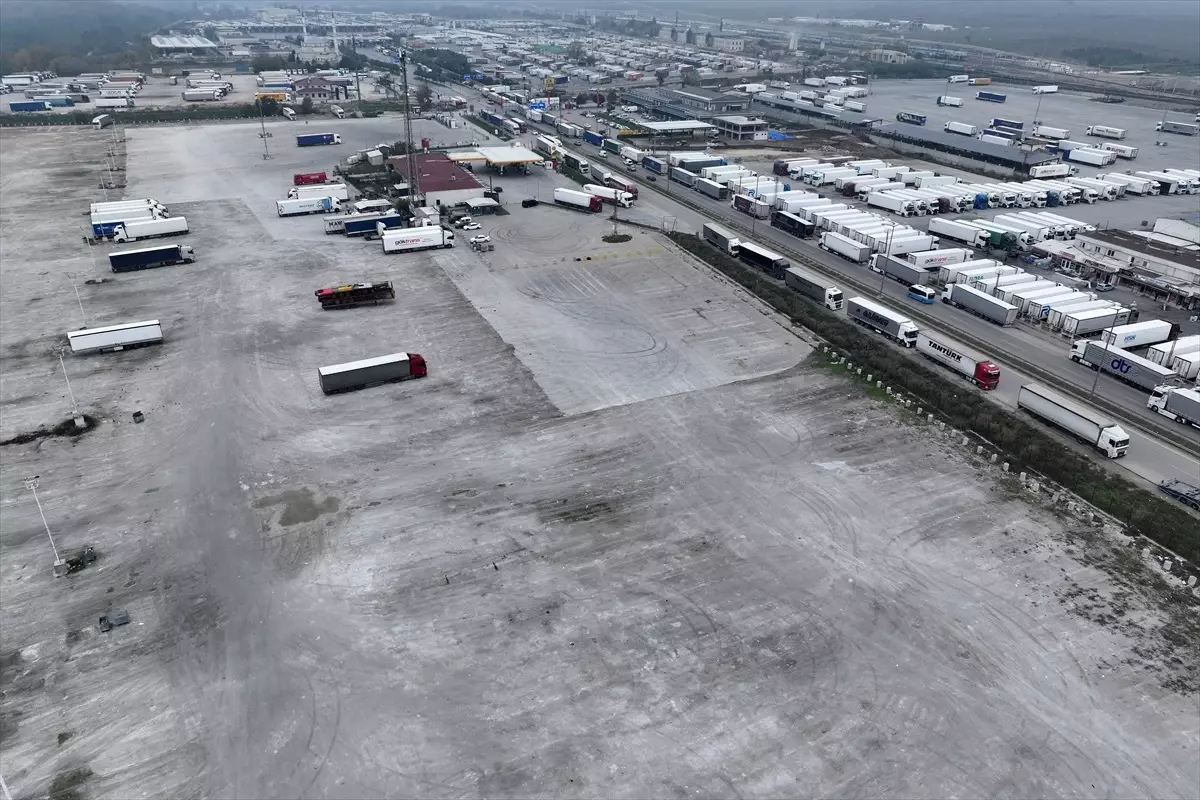 Kapıkule\'de Tır Kuyruğu Uzadı