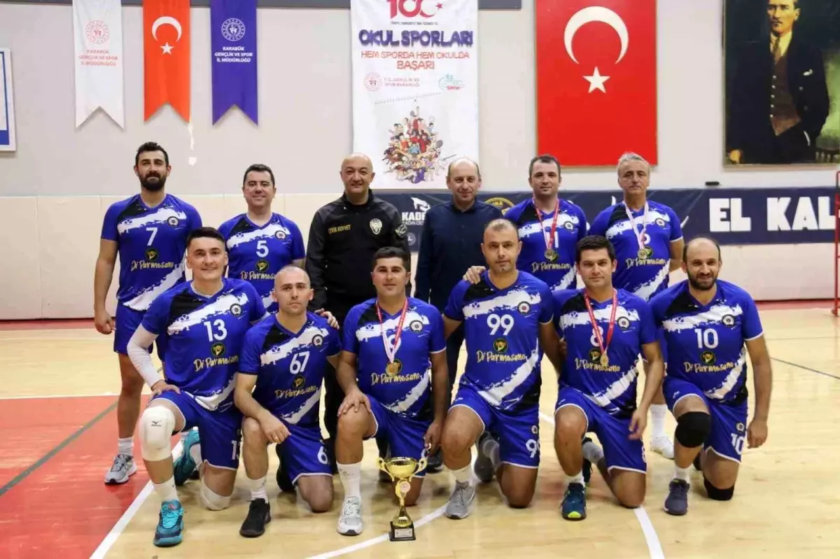 Karabük Emniyet Voleybolda Şampiyon