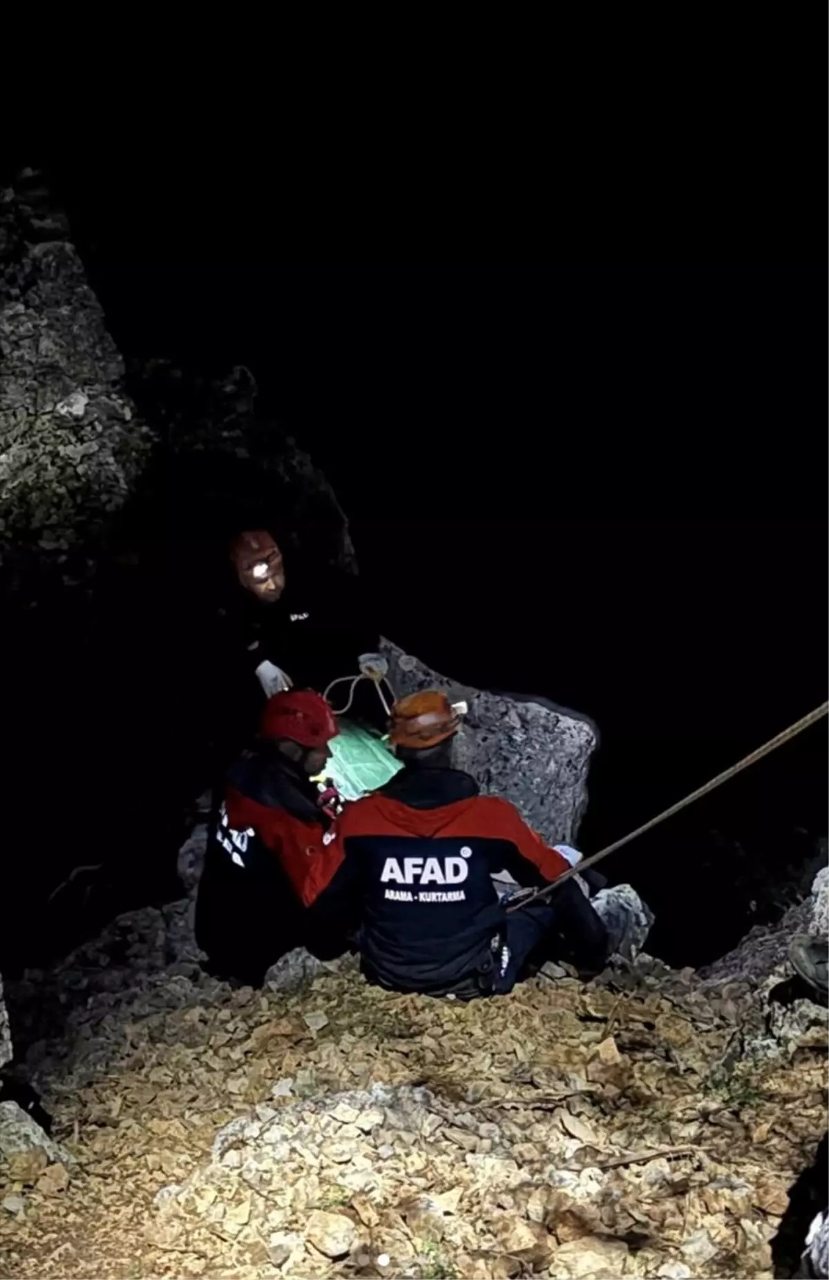 Karaman\'da Kayalıkta Düşme: Genç Hayatını Kaybetti